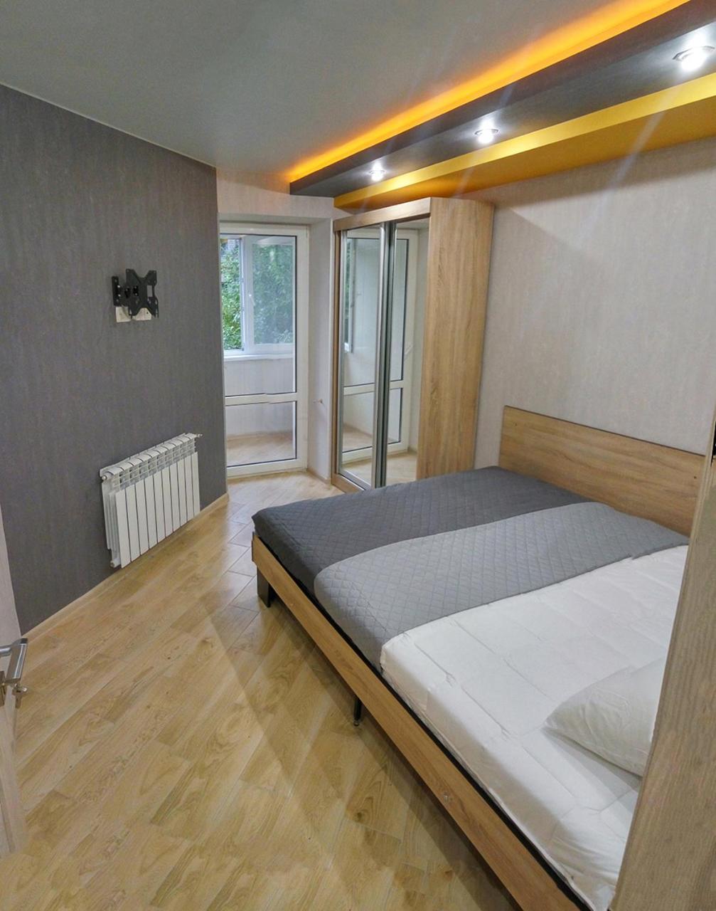 Yellow Loft Luxury Apartments With 2 Bedrooms Полтава Екстер'єр фото